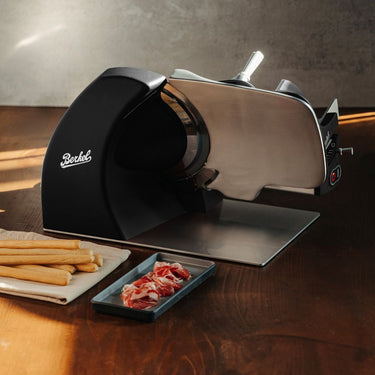 Domestic slicer Home Line 250 Plus MATTE black 